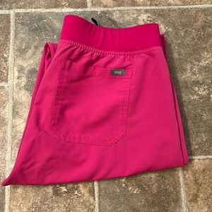 FIGS ELECTRIC ORCHID LIVINGSTON BASIC SCRUB PANT in M/T Medium Tall